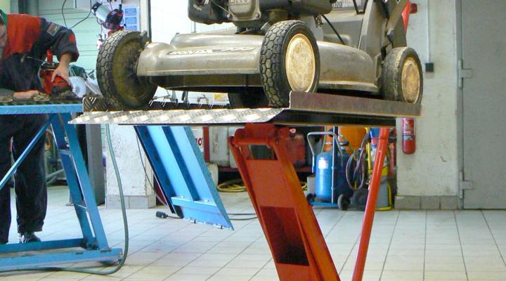 Lawn mower best sale repair stand